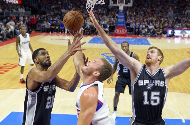 Με νίκη συνέχισαν Σαν Αντόνιο και Κλίβελαντ